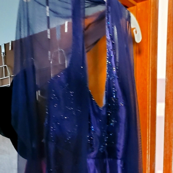 Ball gown - Picture 1 of 9